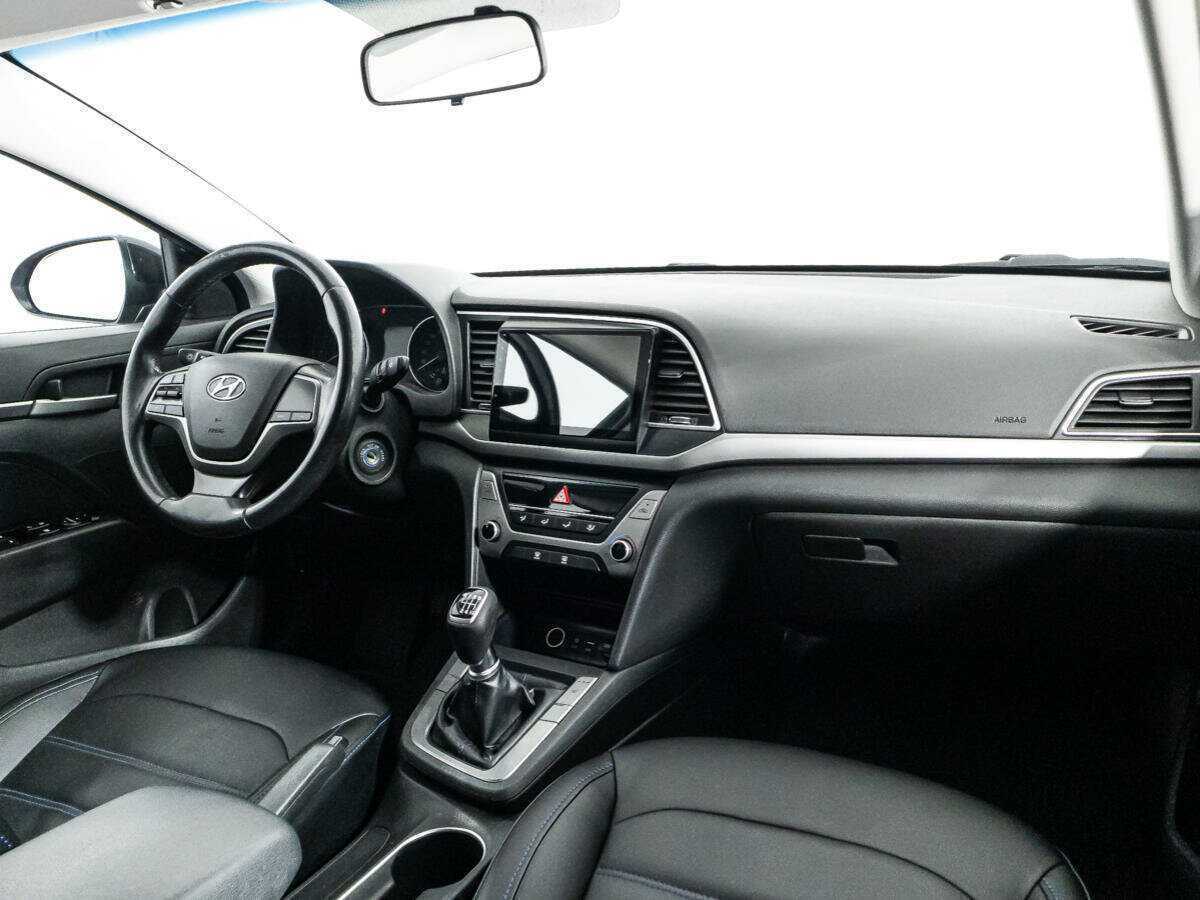 Hyundai Elantra с пробегом — 2017 год. Фото: #8