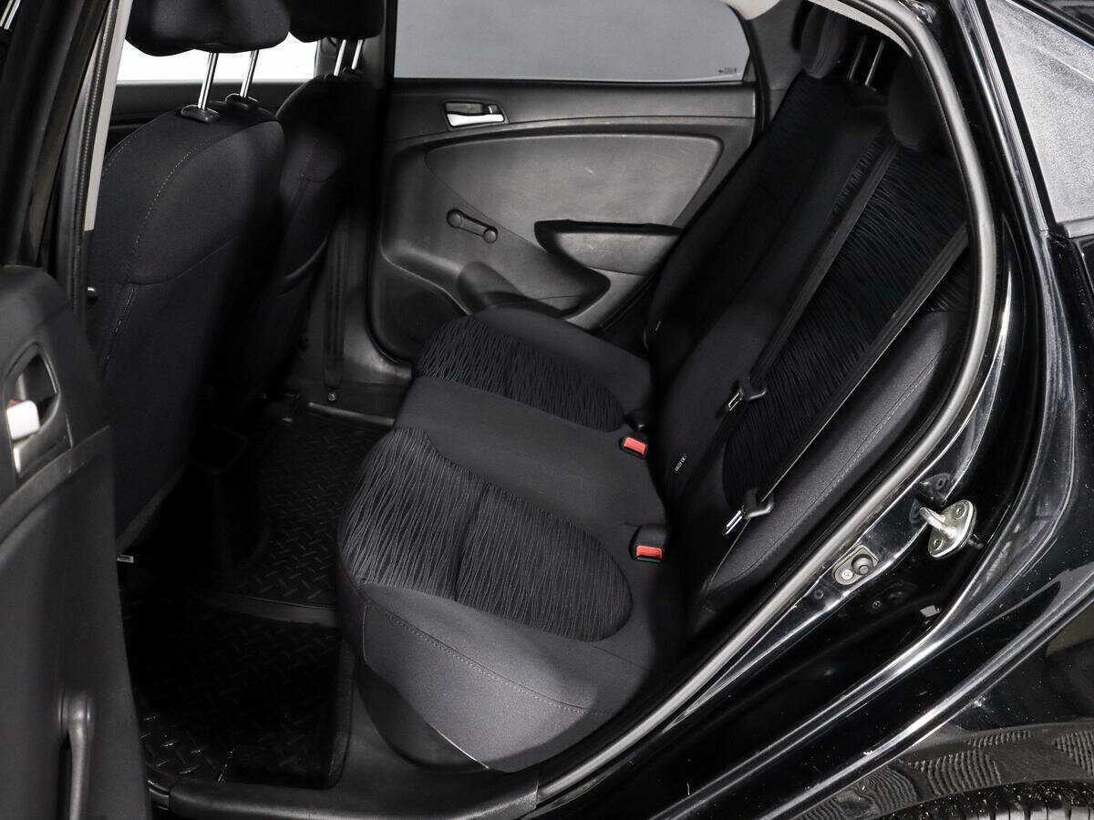 Hyundai Solaris с пробегом — 2014 год. Фото: #6