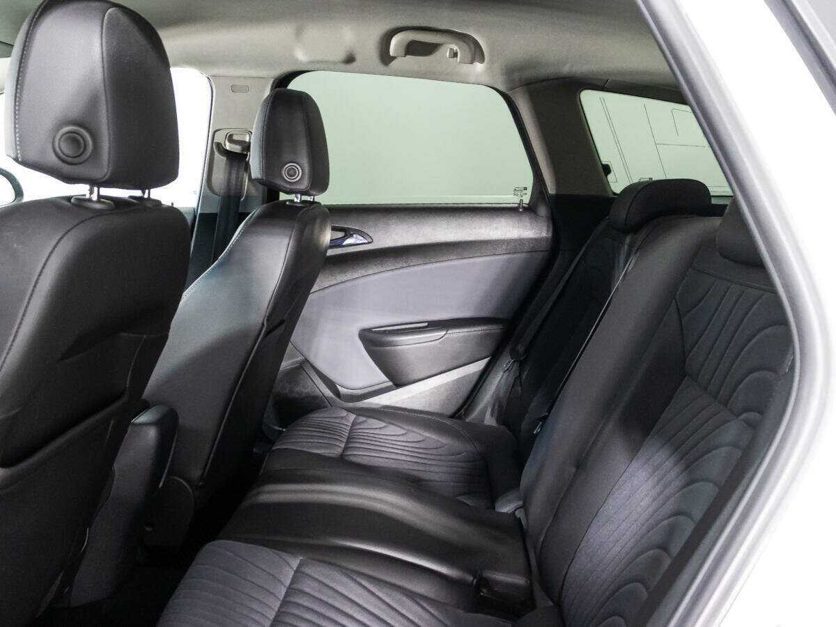 Opel Astra с пробегом — 2015 год. Фото: #9