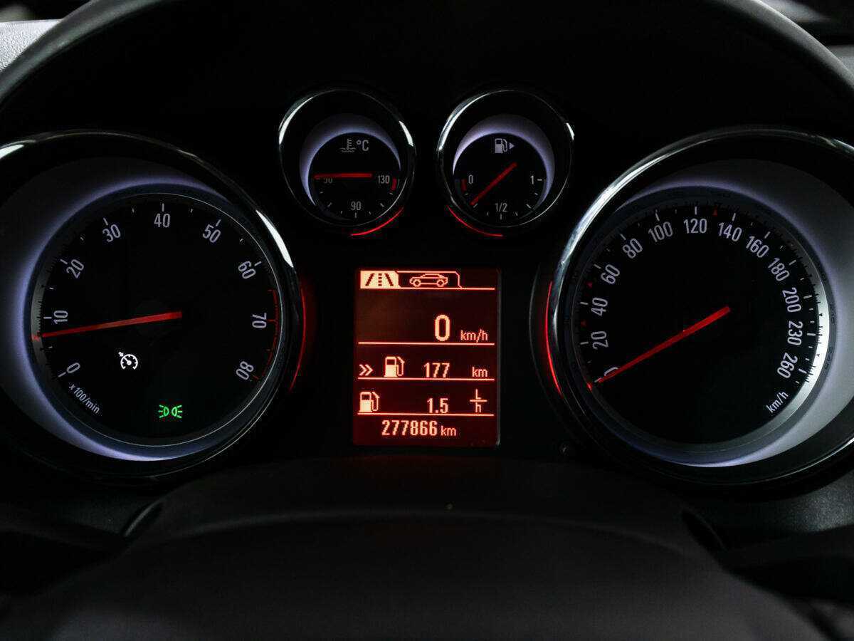 Opel Astra с пробегом — 2015 год. Фото: #11