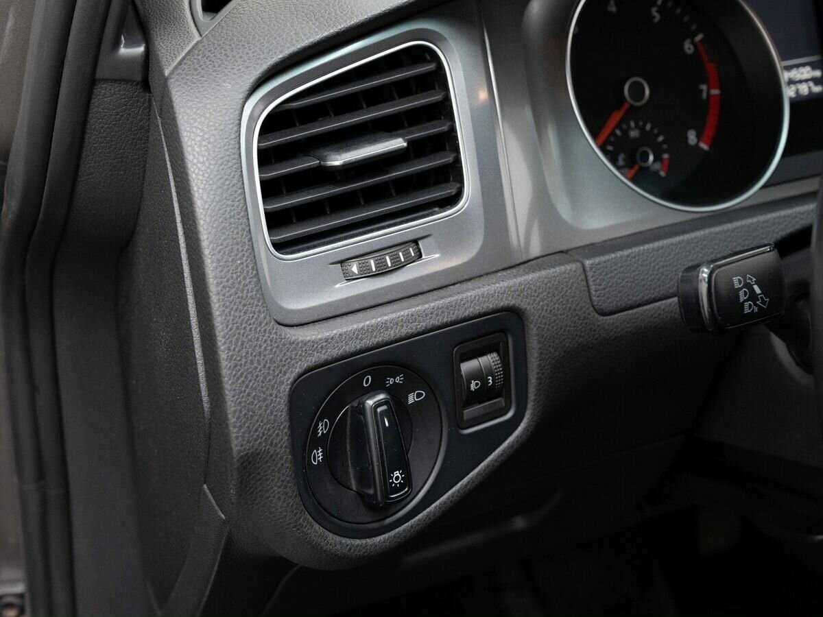 Volkswagen Golf с пробегом — 2013 год. Фото: #18