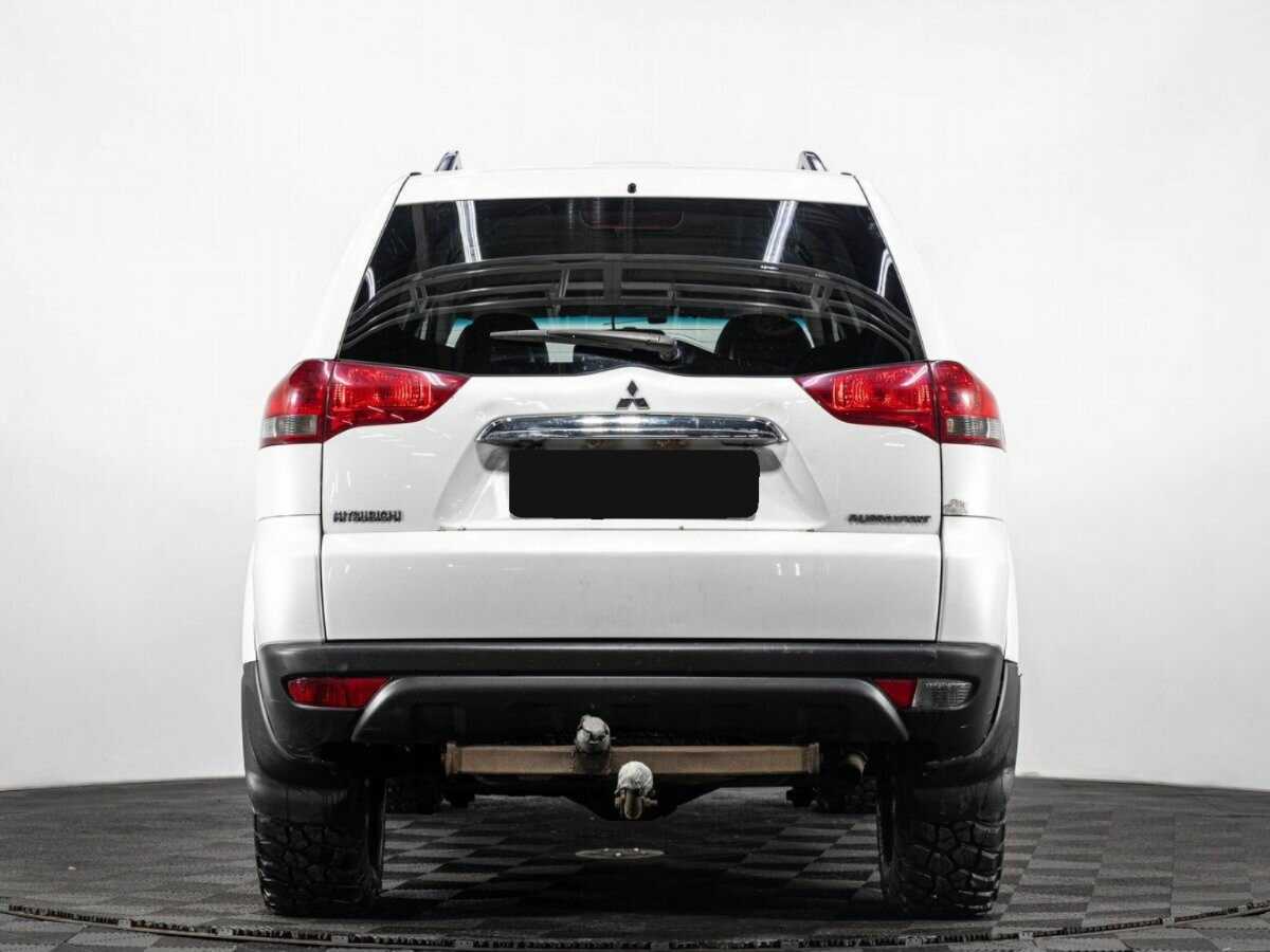 Mitsubishi Pajero Sport с пробегом — 2014 год. Фото: #4