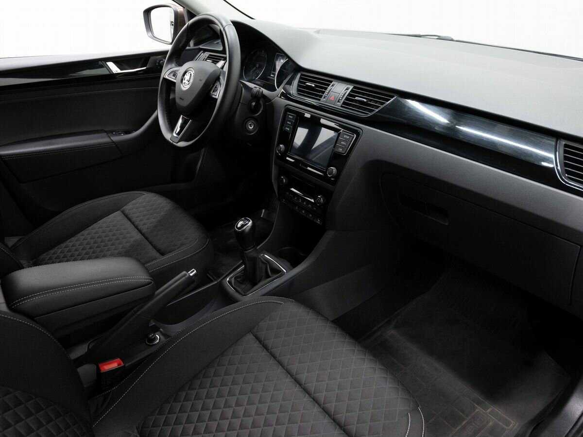Skoda Rapid с пробегом — 2018 год. Фото: #12