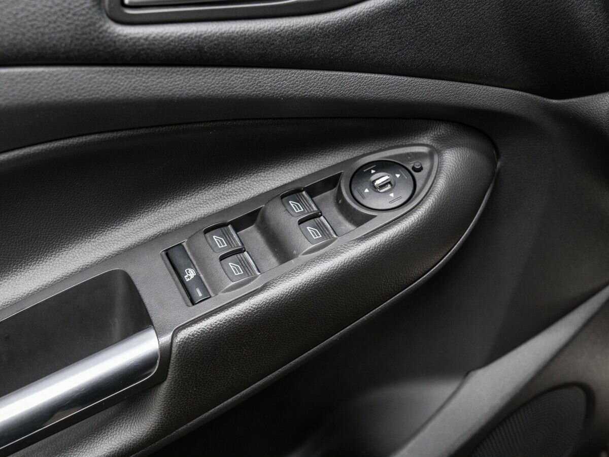 Ford Kuga с пробегом — 2015 год. Фото: #15