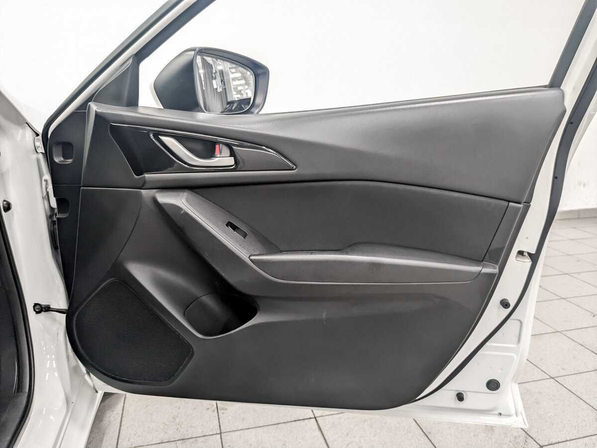 Mazda 3 с пробегом — 2014 год. Фото: #23