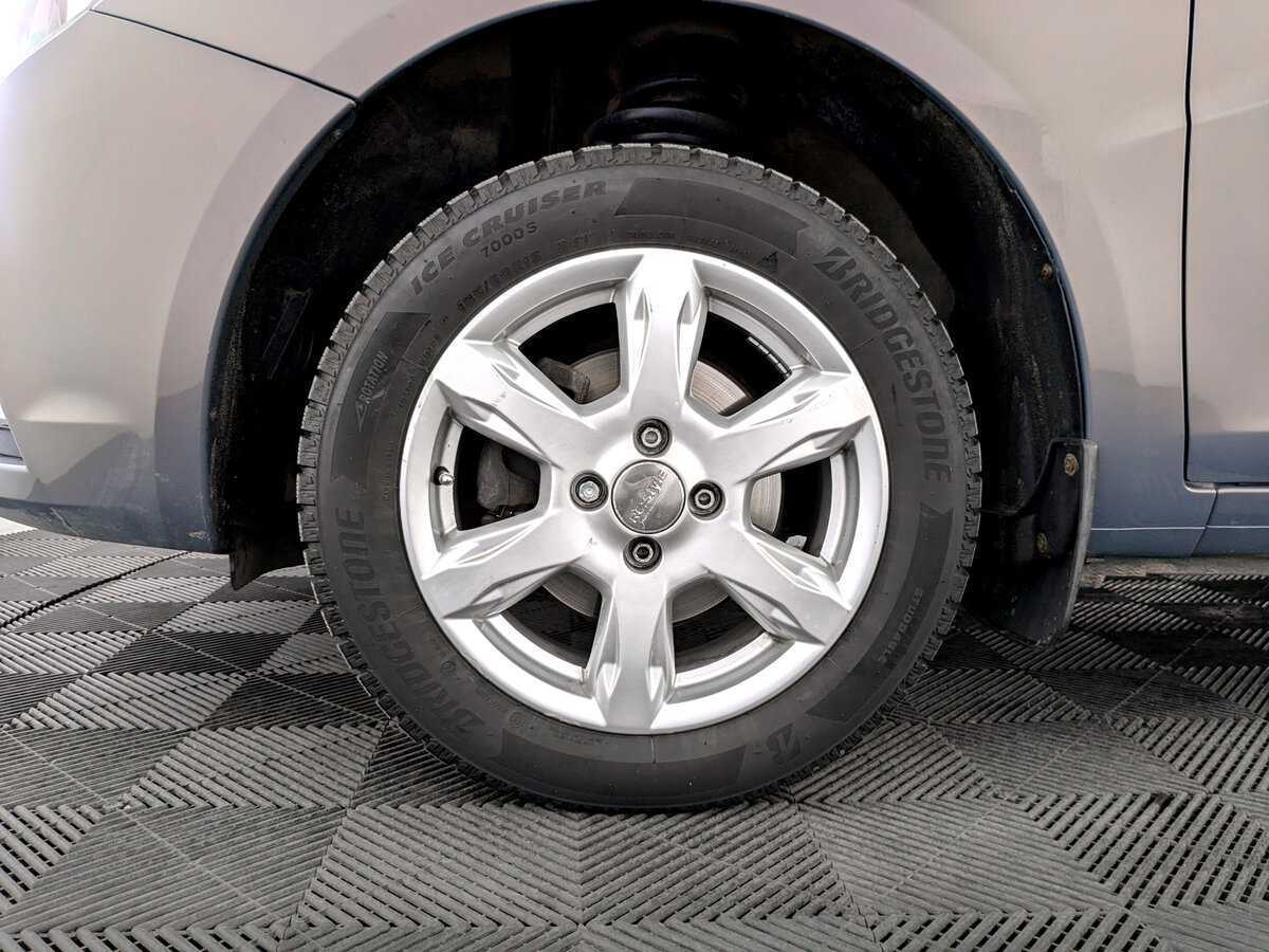 Lada (ВАЗ) Vesta с пробегом — 2019 год. Фото: #17