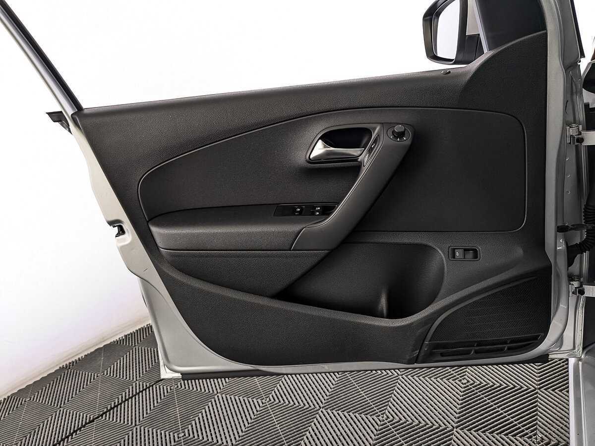 Volkswagen Polo с пробегом — 2015 год. Фото: #18