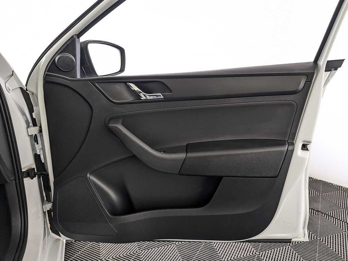 Skoda Rapid с пробегом — 2017 год. Фото: #23