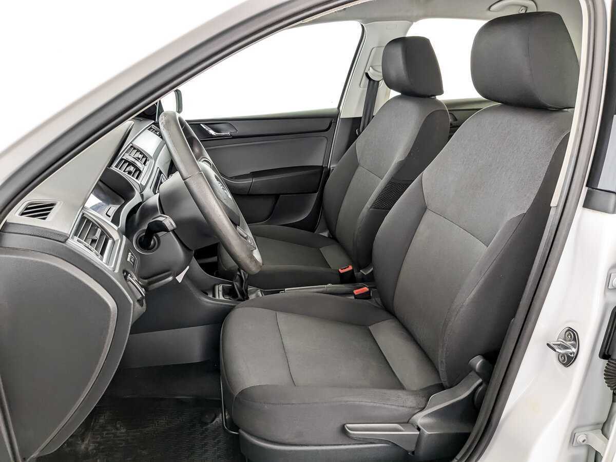 Skoda Rapid с пробегом — 2017 год. Фото: #19