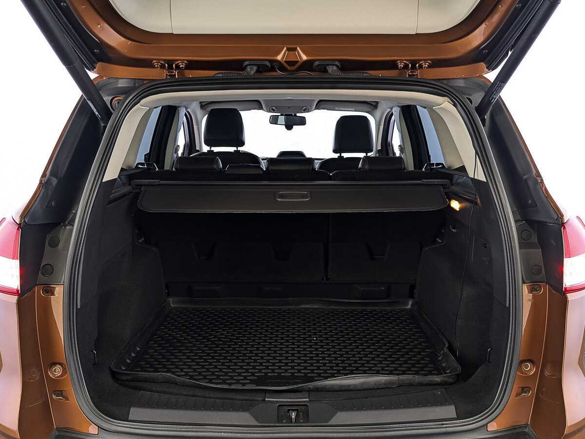 Ford Kuga с пробегом — 2014 год. Фото: #9