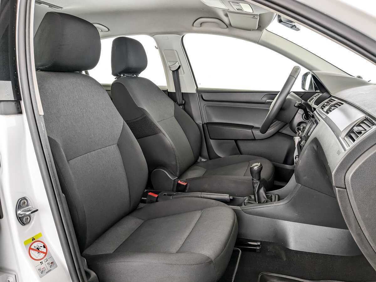 Skoda Rapid с пробегом — 2017 год. Фото: #22