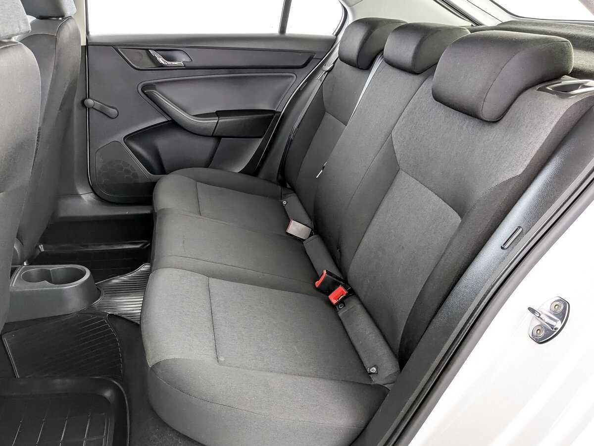 Skoda Rapid с пробегом — 2017 год. Фото: #11