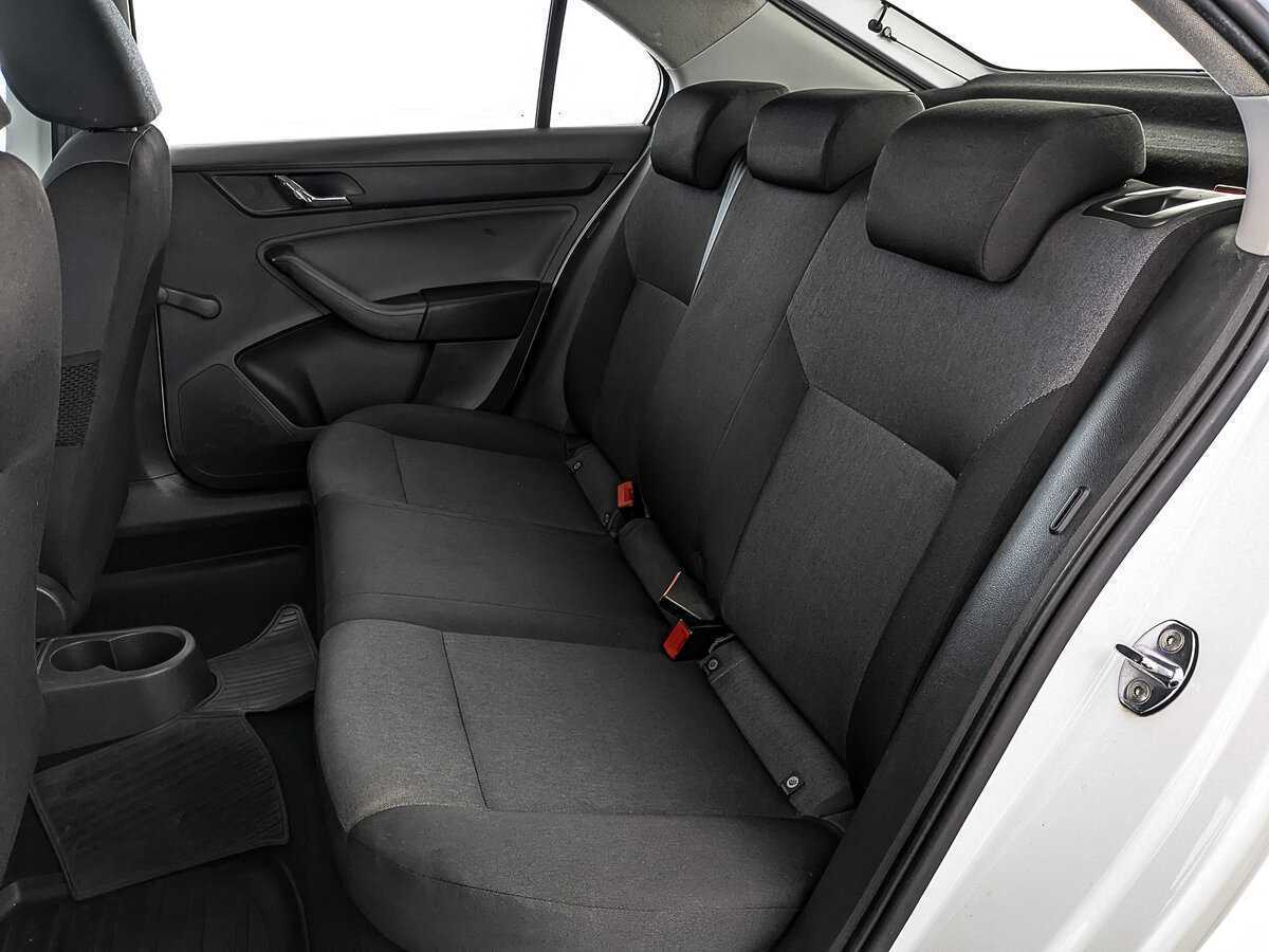 Skoda Rapid с пробегом — 2017 год. Фото: #17