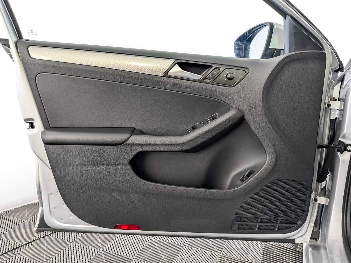 Volkswagen Jetta с пробегом — 2016 год. Фото: #18