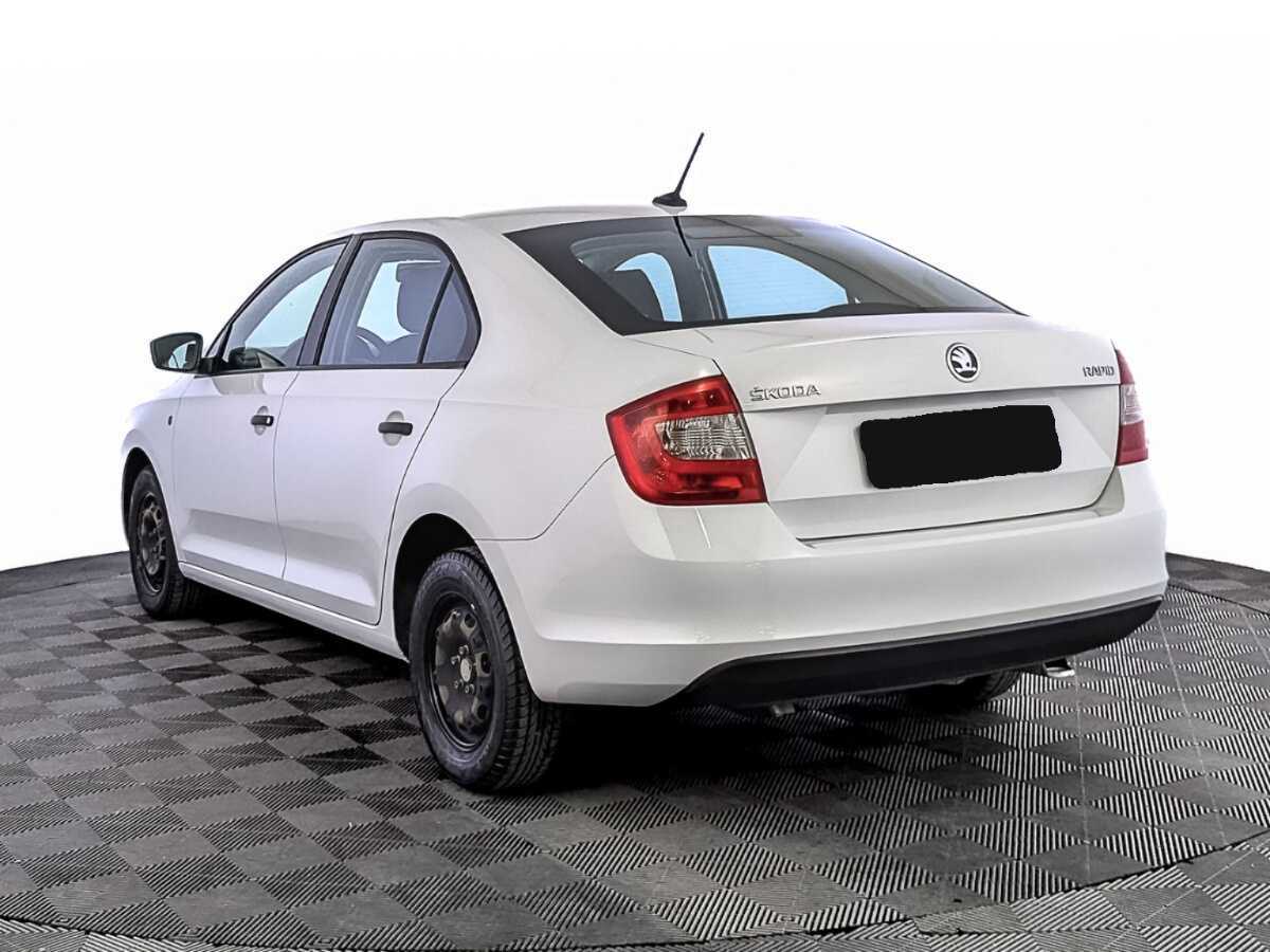 Skoda Rapid с пробегом — 2017 год. Фото: #6