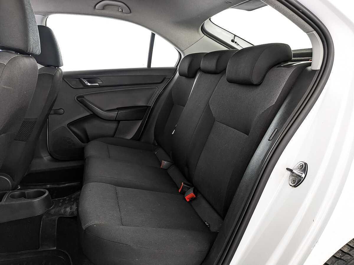 Skoda Rapid с пробегом — 2017 год. Фото: #17