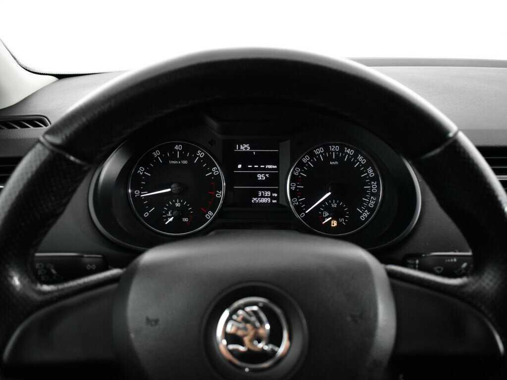 Skoda Octavia с пробегом — 2014 год. Фото: #10
