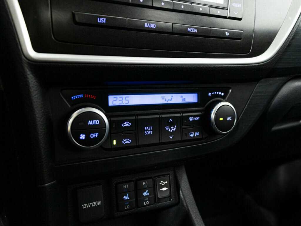 Toyota Auris с пробегом — 2013 год. Фото: #14