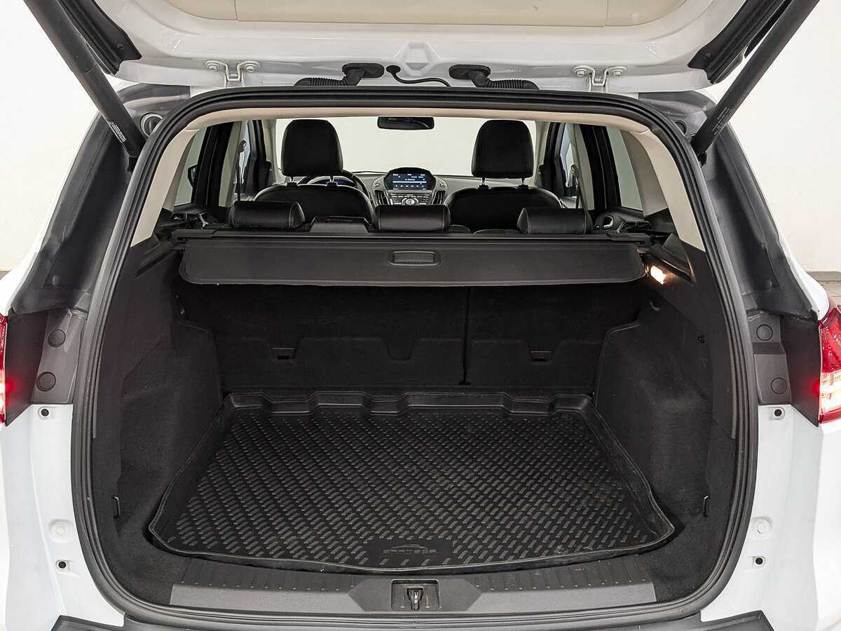 Ford Kuga с пробегом — 2014 год. Фото: #9