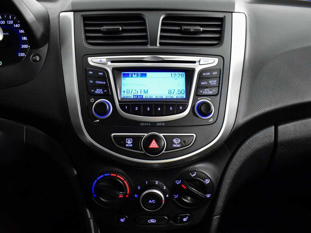 Hyundai Solaris с пробегом — 2014 год. Фото: #12