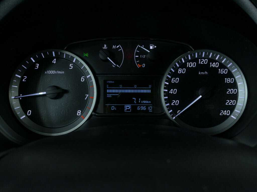 Nissan Tiida с пробегом — 2015 год. Фото: #10