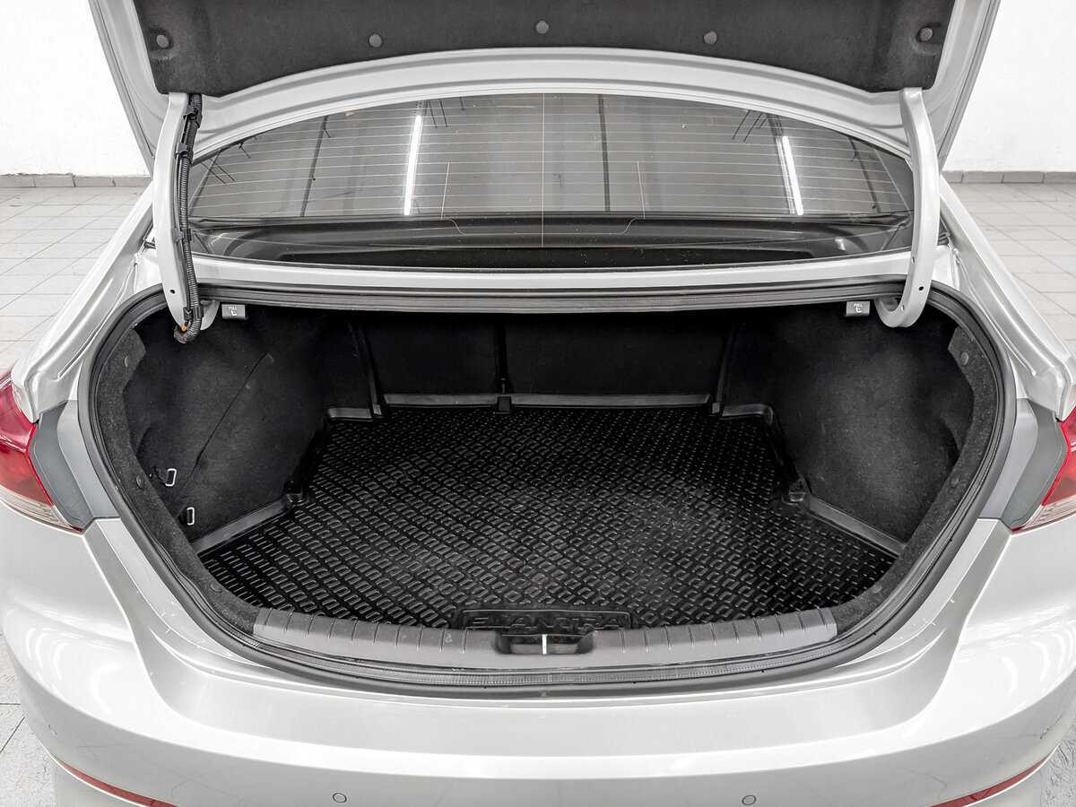 Hyundai Elantra с пробегом — 2017 год. Фото: #9