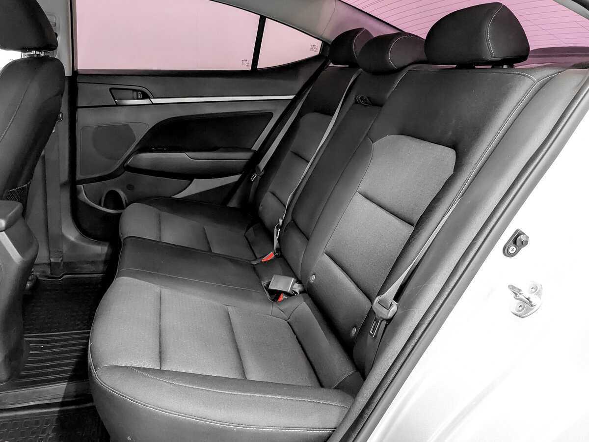 Hyundai Elantra с пробегом — 2017 год. Фото: #11