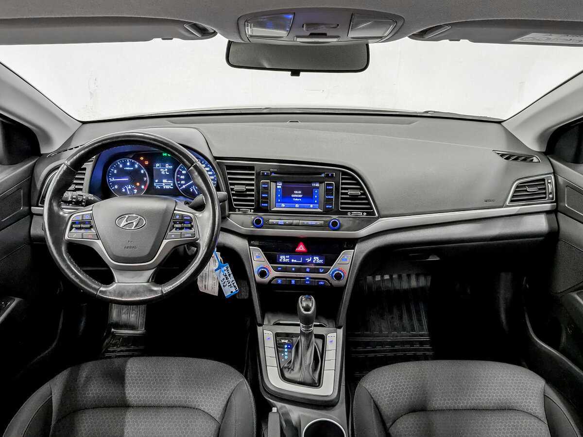 Hyundai Elantra с пробегом — 2017 год. Фото: #13