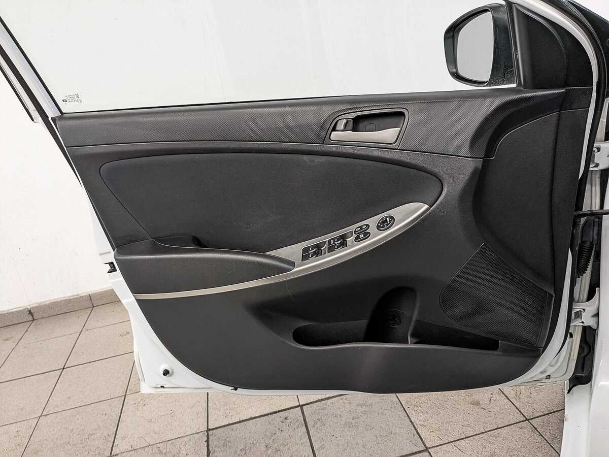 Hyundai Solaris с пробегом — 2015 год. Фото: #16