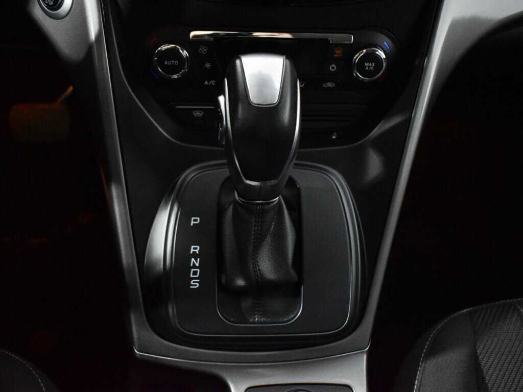 Ford Kuga с пробегом — 2015 год. Фото: #10