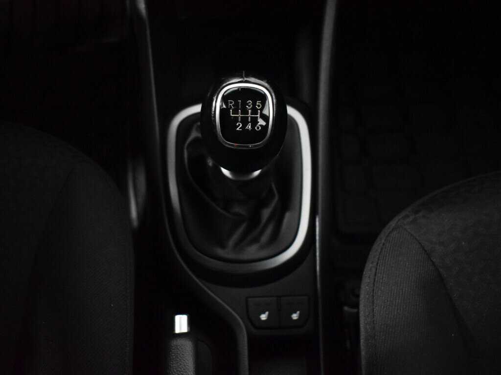 Kia Rio с пробегом — 2016 год. Фото: #11