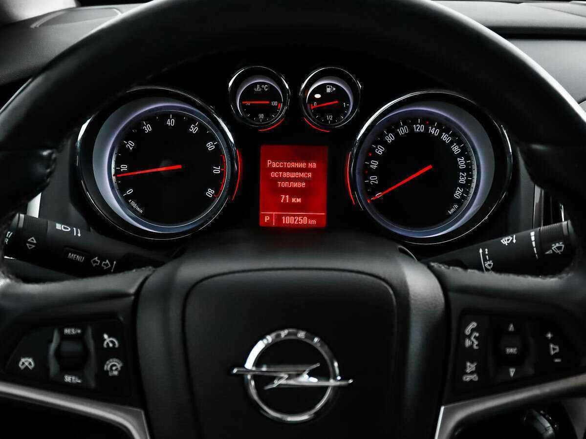 Opel Astra с пробегом — 2013 год. Фото: #14