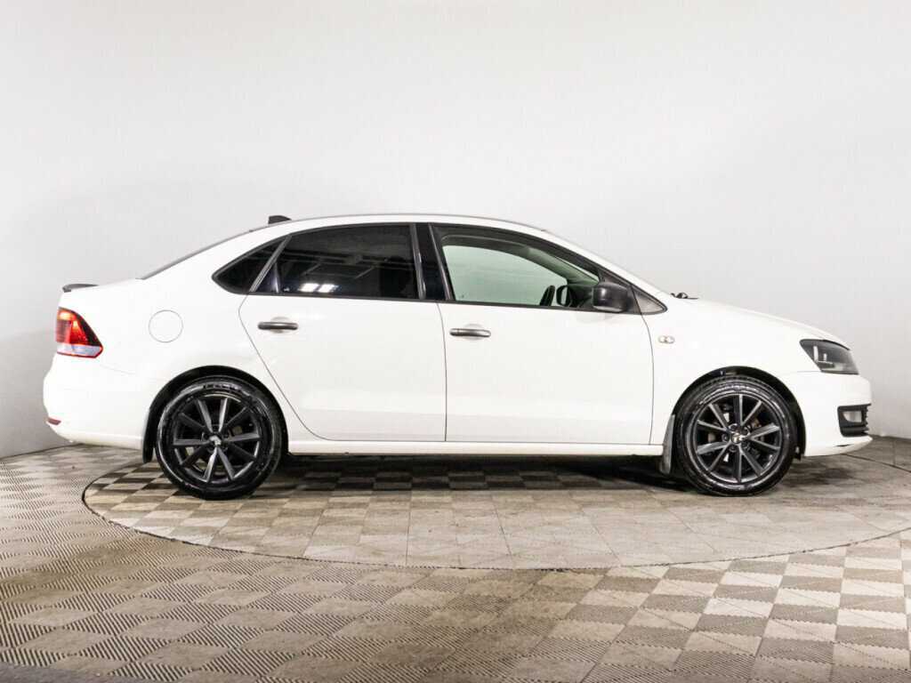 Volkswagen Polo с пробегом — 2015 год. Фото: #3