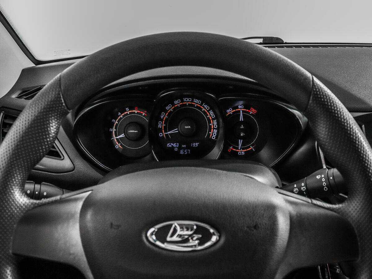 Lada (ВАЗ) Vesta с пробегом — 2017 год. Фото: #14