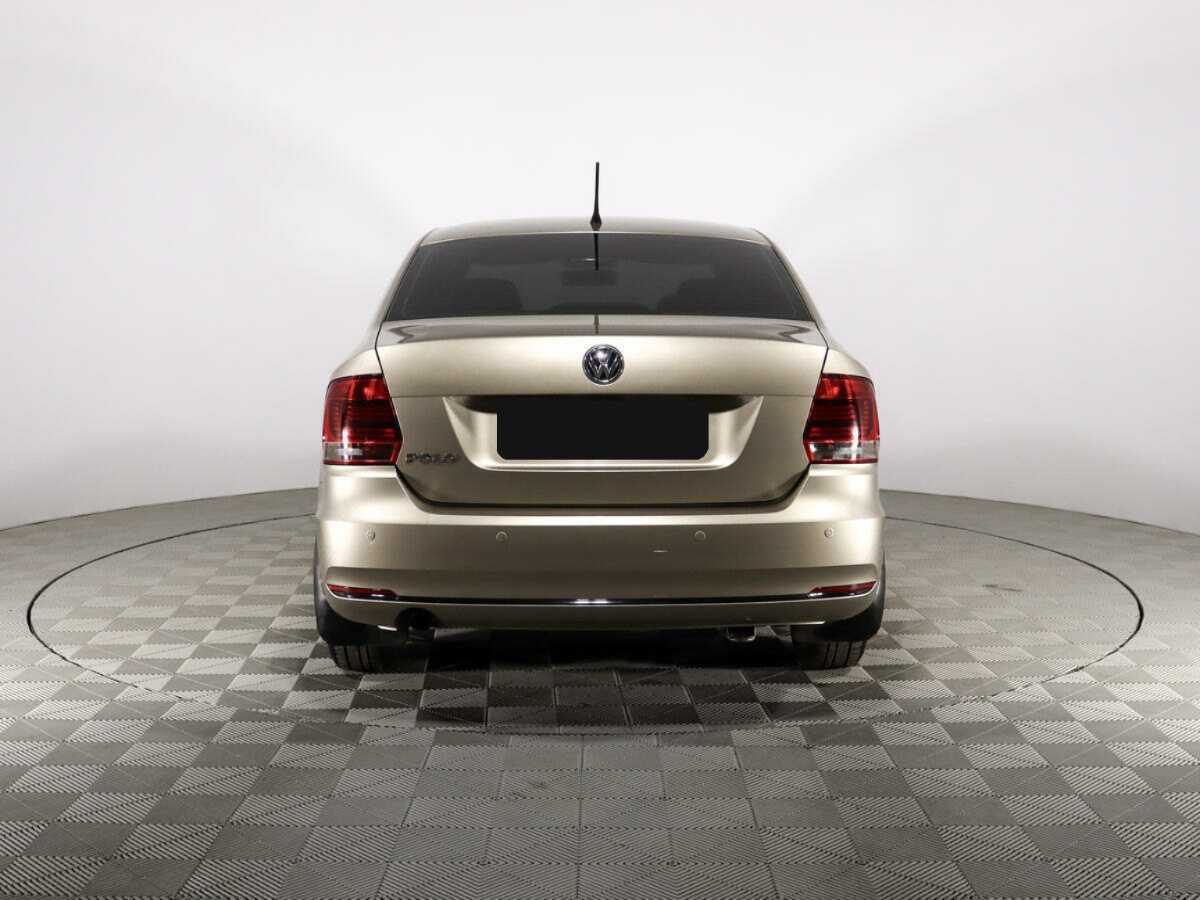 Volkswagen Polo с пробегом — 2016 год. Фото: #6