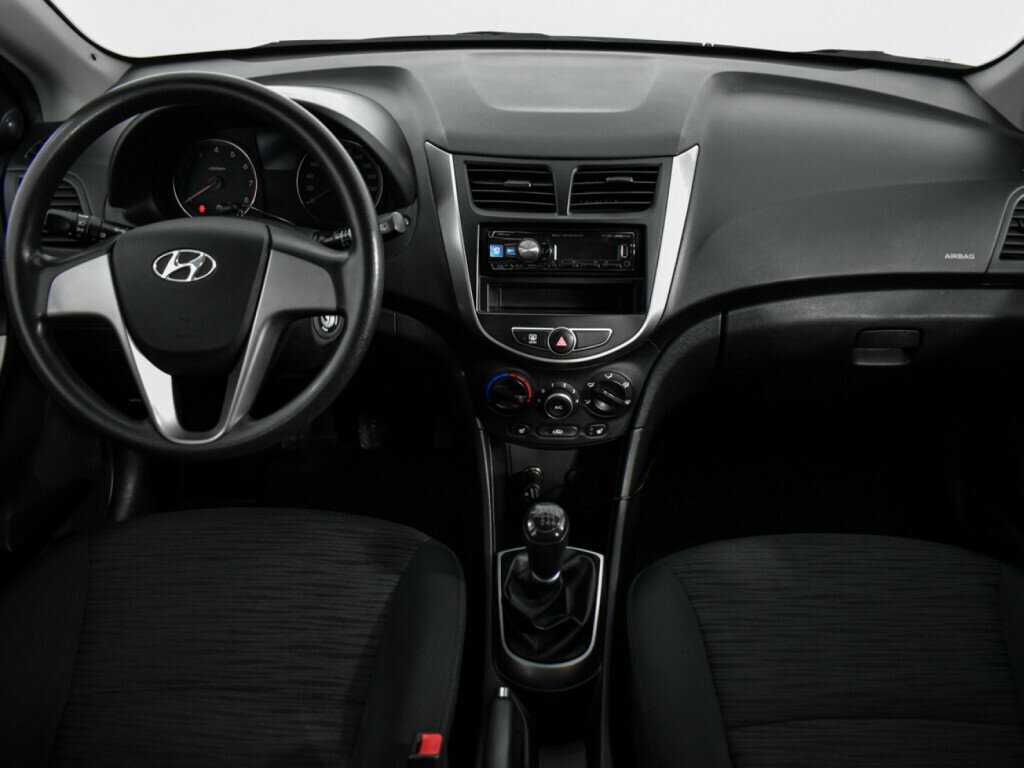 Hyundai Solaris с пробегом — 2014 год. Фото: #11