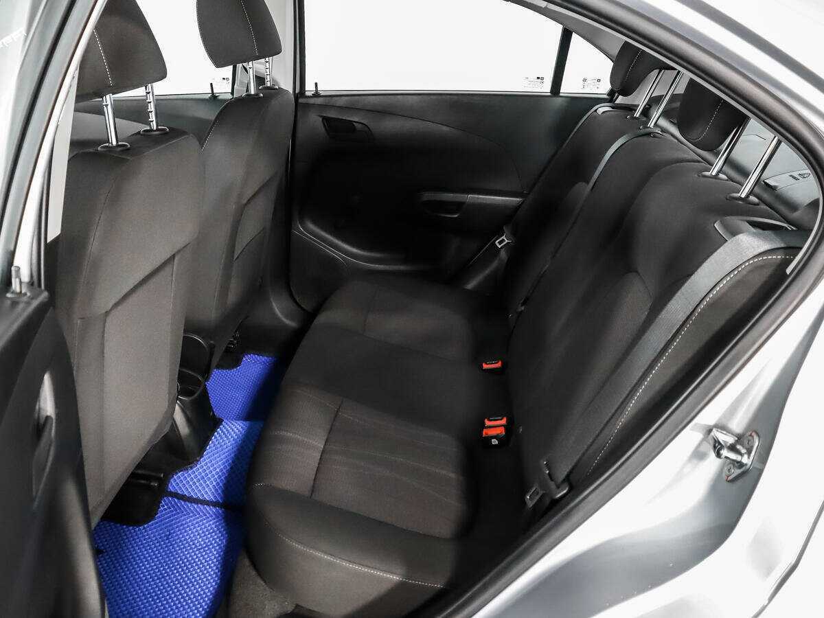 Chevrolet Aveo с пробегом — 2014 год. Фото: #9