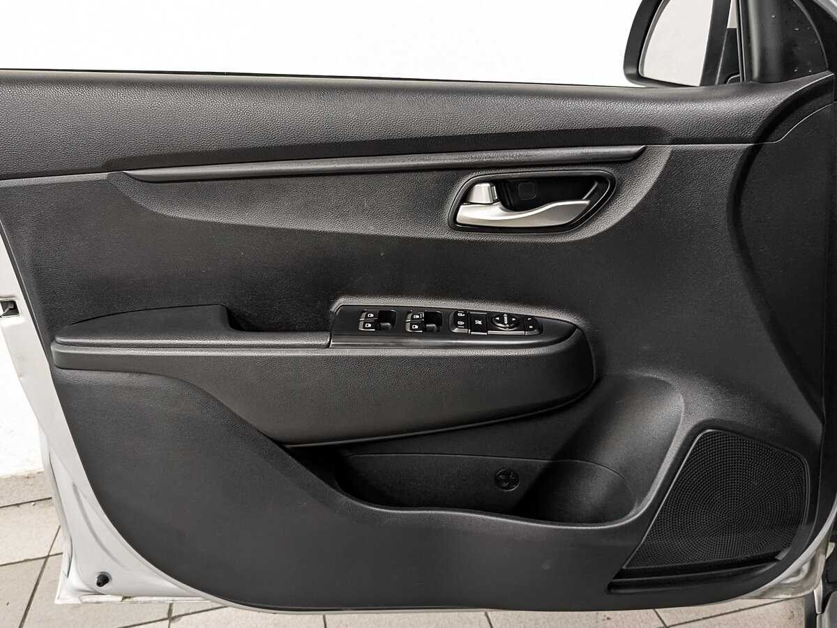 Kia Rio с пробегом — 2020 год. Фото: #18