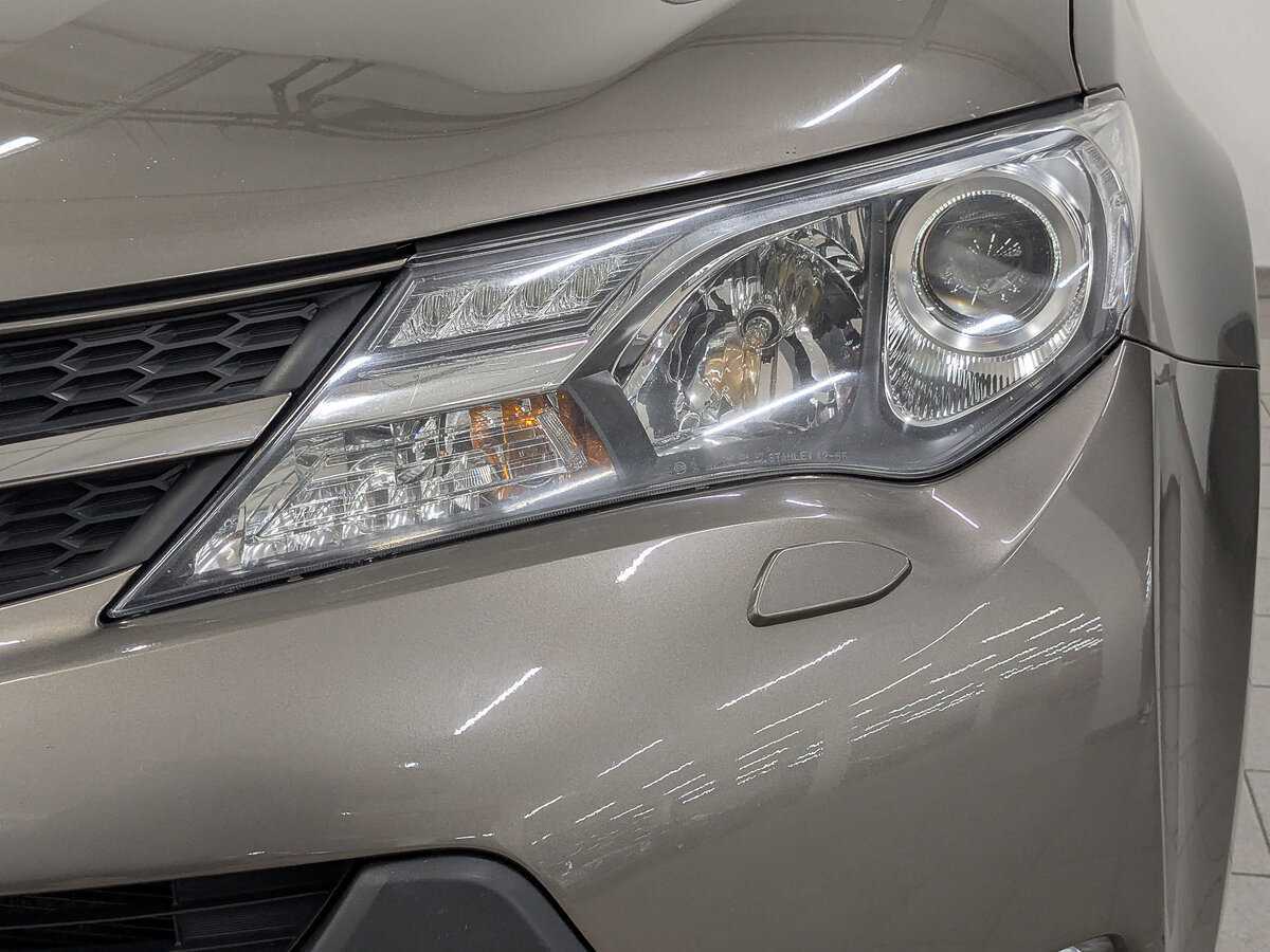 Toyota RAV4 с пробегом — 2014 год. Фото: #10