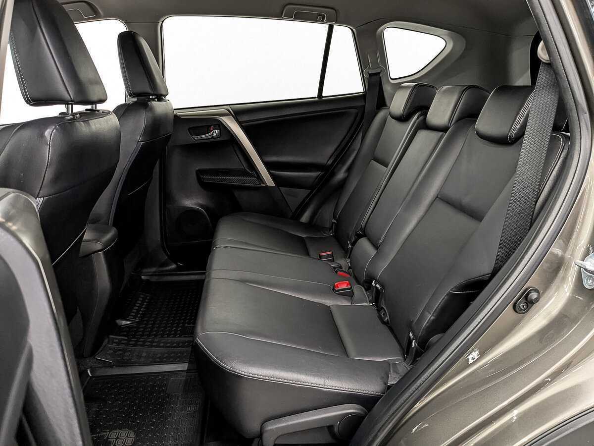 Toyota RAV4 с пробегом — 2014 год. Фото: #17