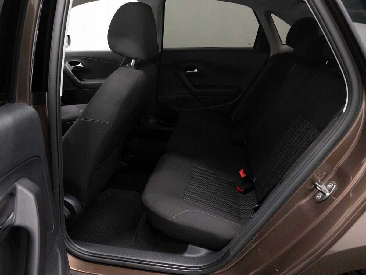 Volkswagen Polo с пробегом — 2016 год. Фото: #9