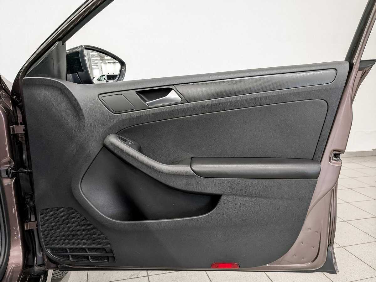 Volkswagen Jetta с пробегом — 2014 год. Фото: #22