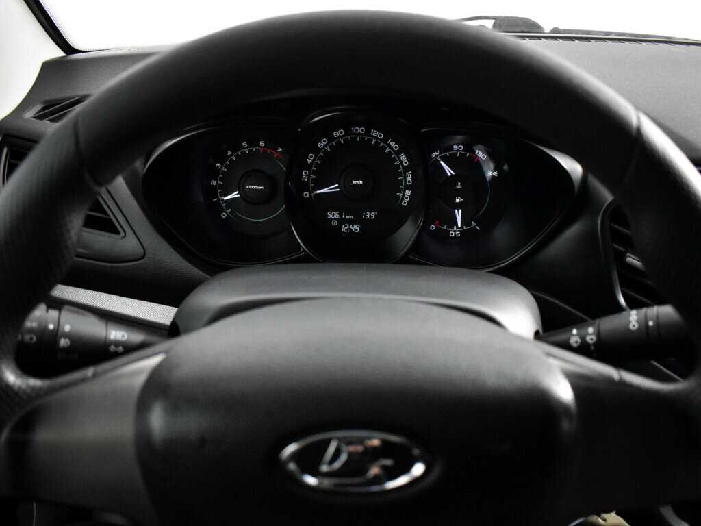 Lada (ВАЗ) Vesta с пробегом — 2017 год. Фото: #17