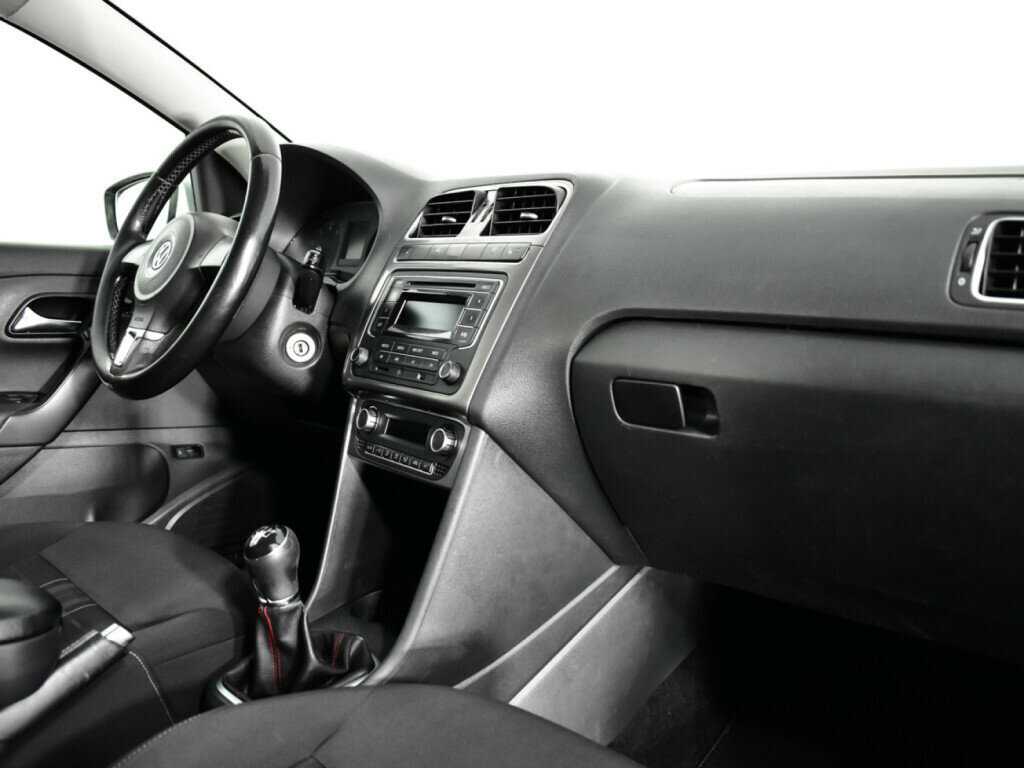 Volkswagen Polo с пробегом — 2015 год. Фото: #8