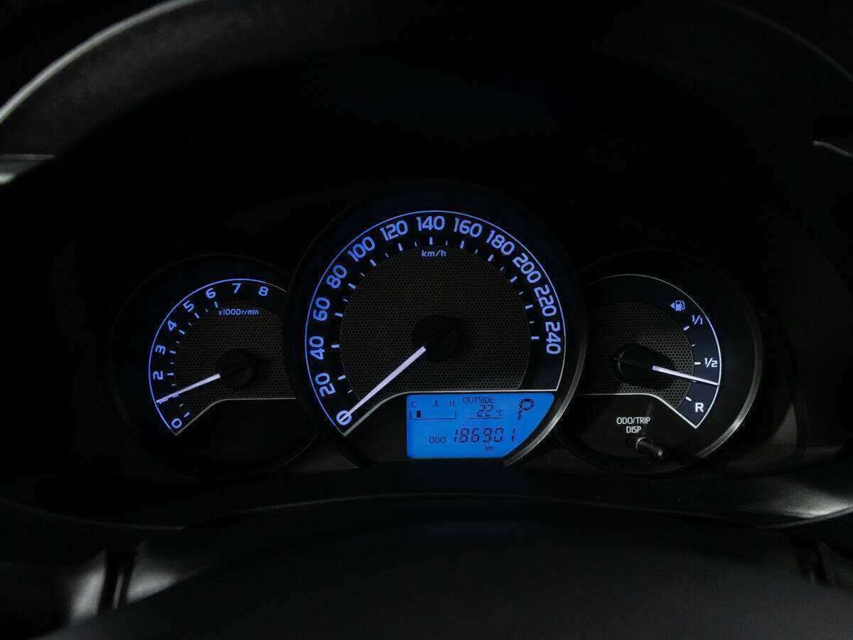 Toyota Corolla с пробегом — 2013 год. Фото: #11