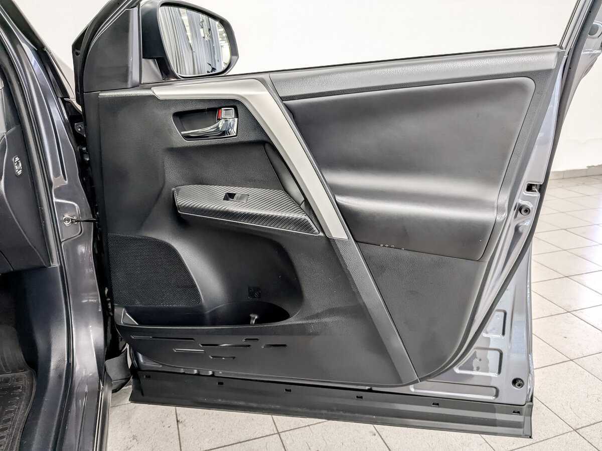 Toyota RAV4 с пробегом — 2014 год. Фото: #22