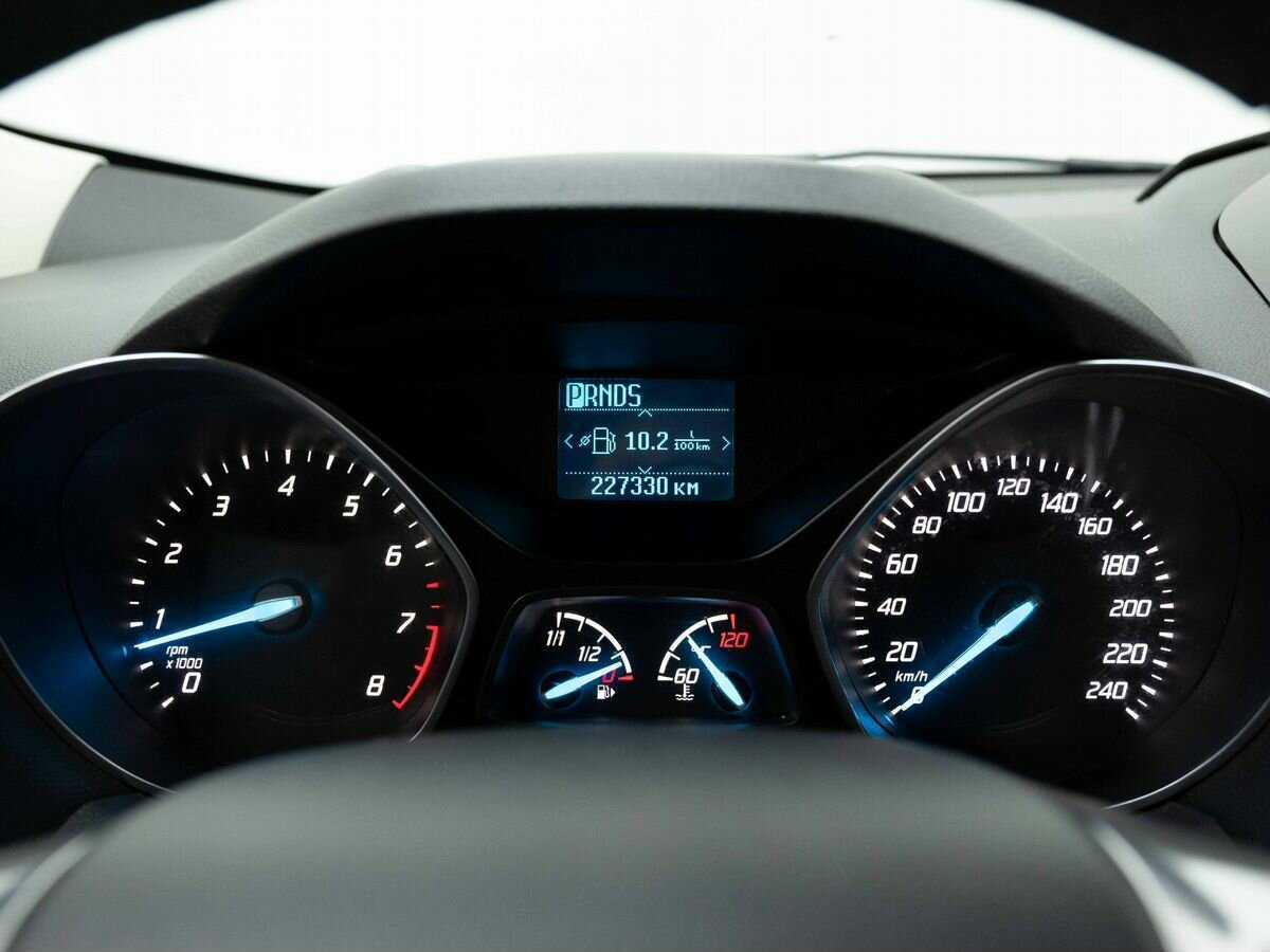 Ford Kuga с пробегом — 2014 год. Фото: #17