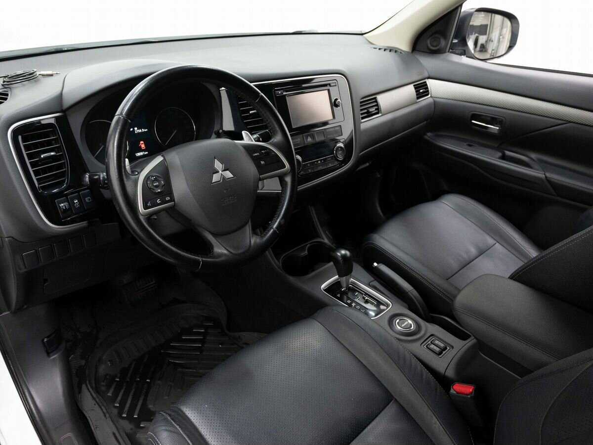 Mitsubishi Outlander с пробегом — 2012 год. Фото: #7