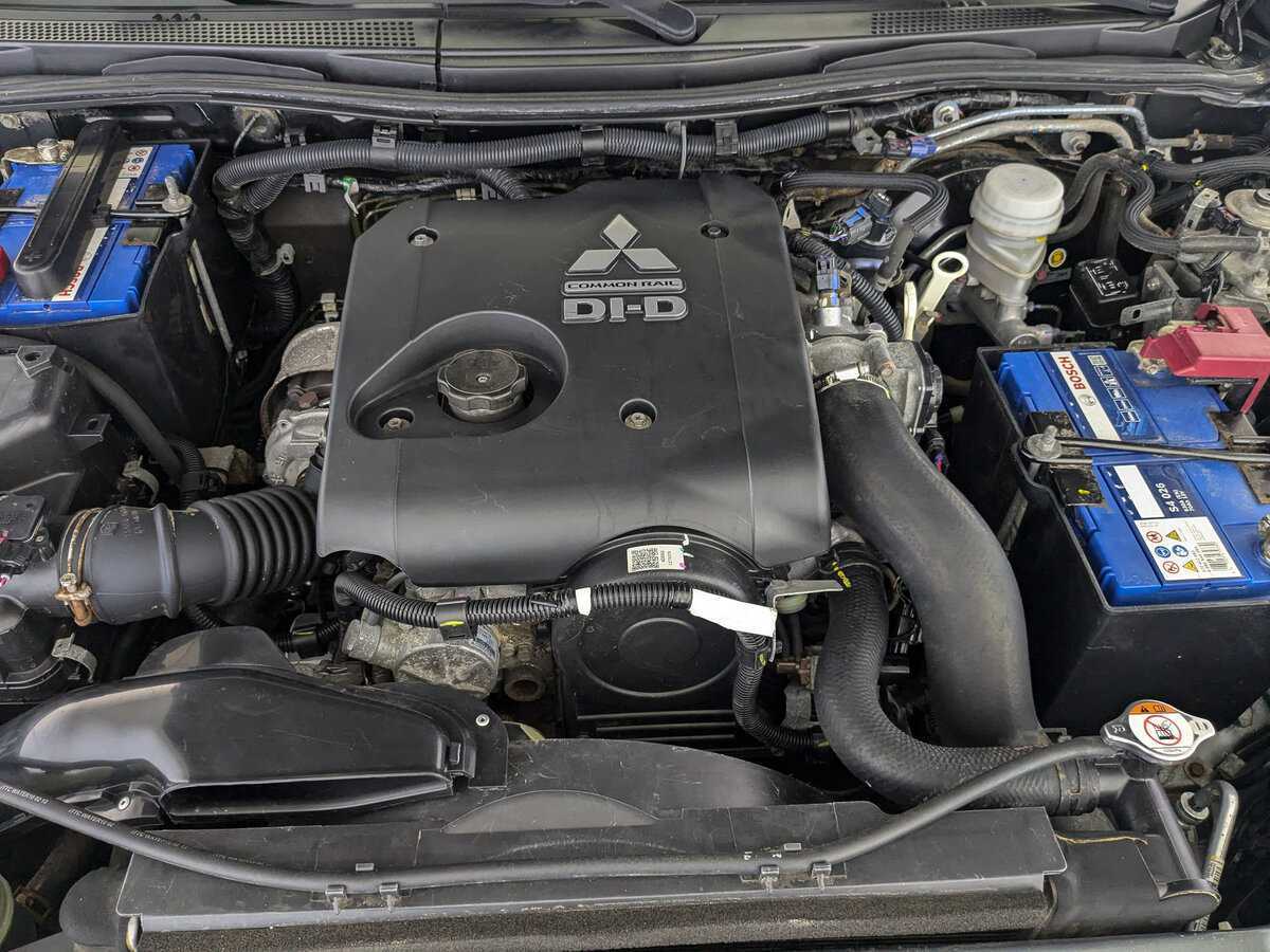 Mitsubishi Pajero Sport с пробегом — 2013 год. Фото: #8