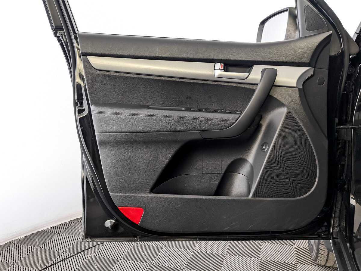 Kia Sorento с пробегом — 2015 год. Фото: #18